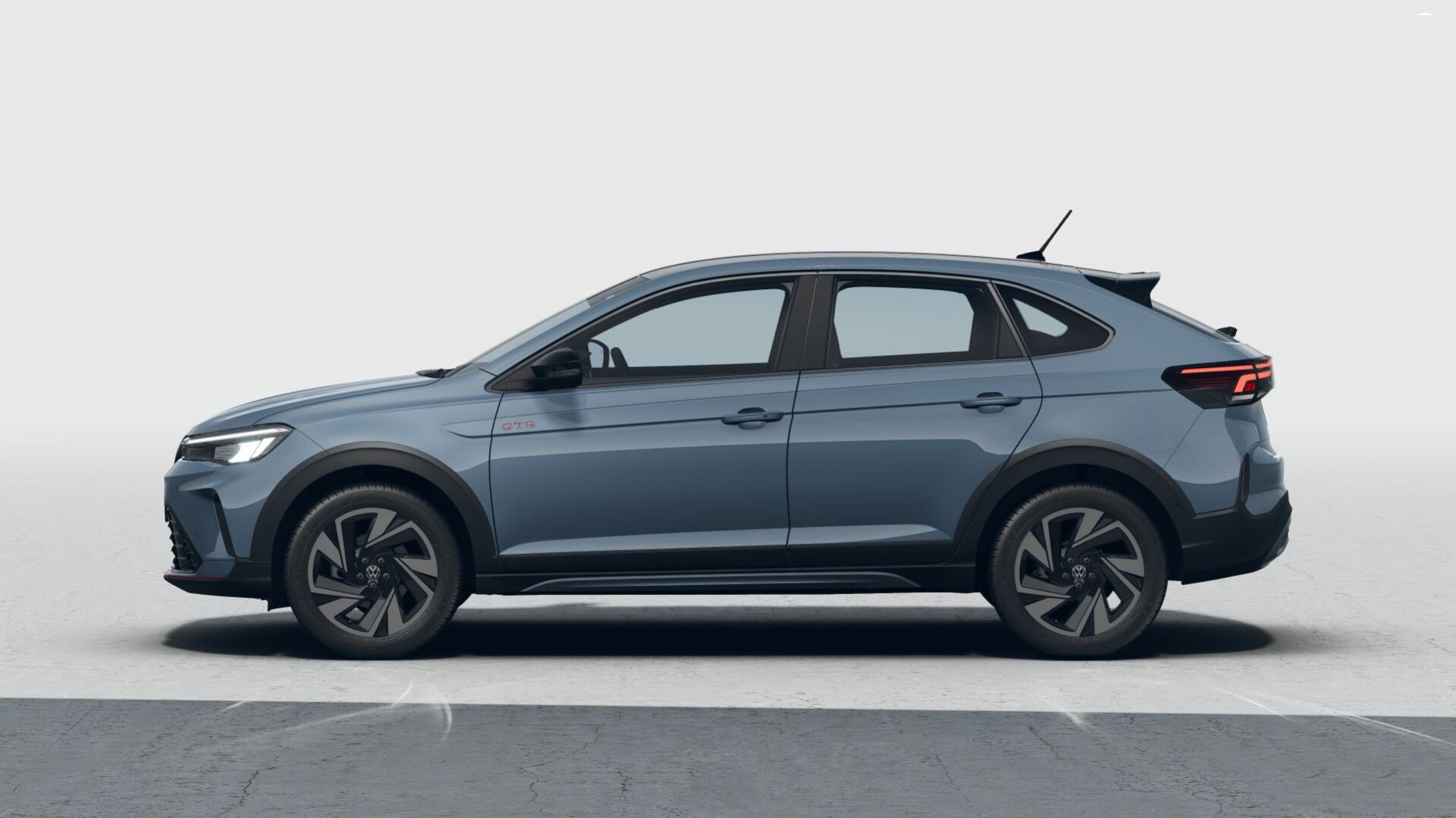 Volkswagen Nivus GTS 2026 azul Titan lateral com rodas de 17 polegadas