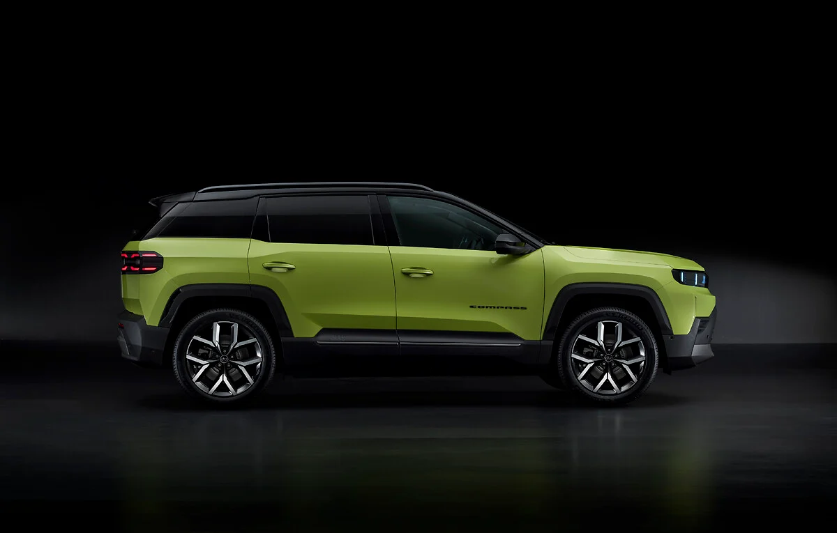 Novo Jeep Compass 2026 Europa primeira edição em verde lateral