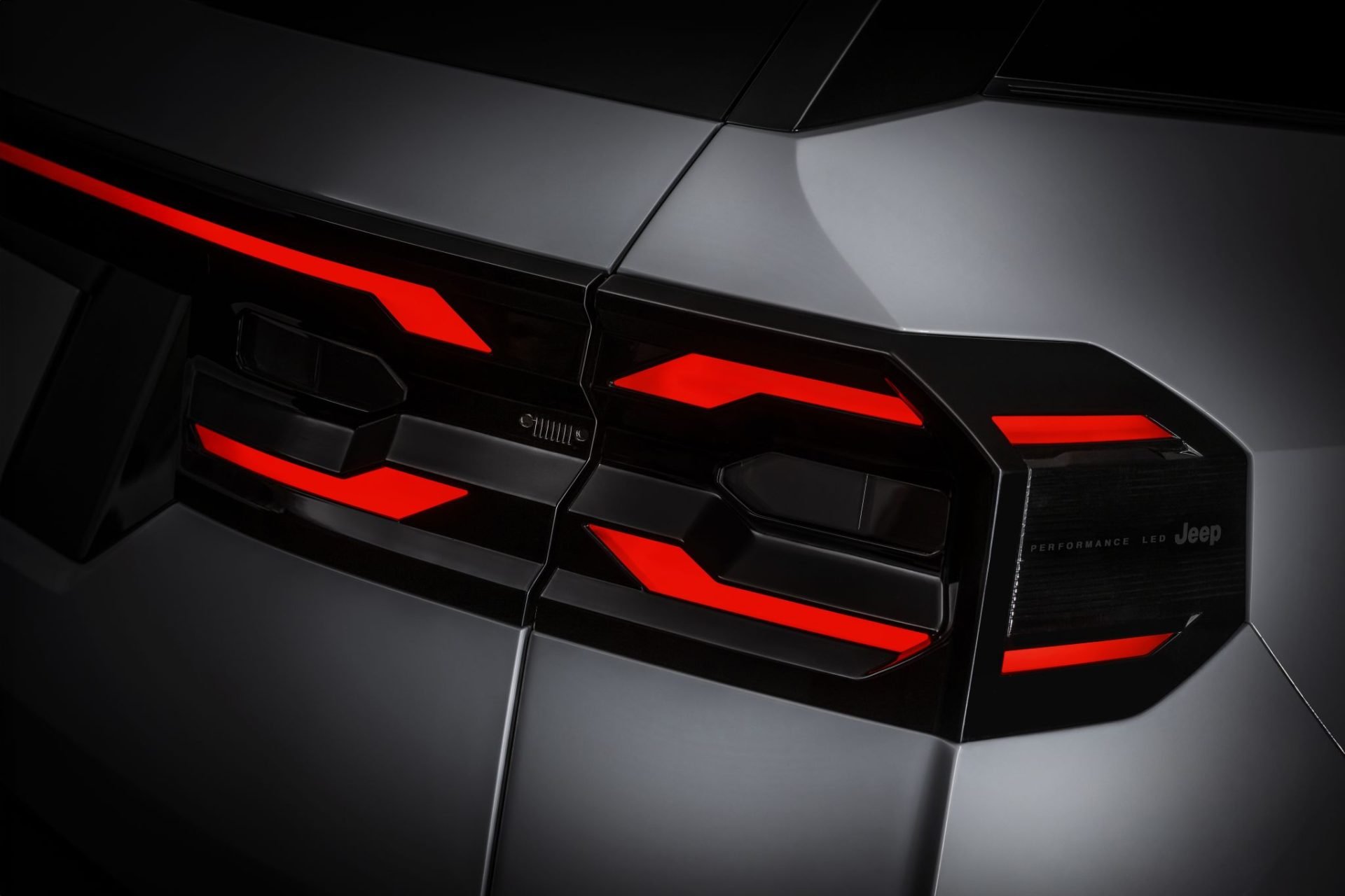 Novo Jeep Compass 2026 4x4 Europa em branco detalhe lanternas traseiras