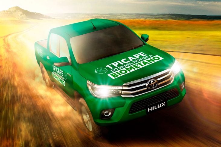 Toyota Hilux Biometano verde frente