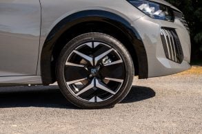 peugeot 208 gt 2025 roda de liga leve