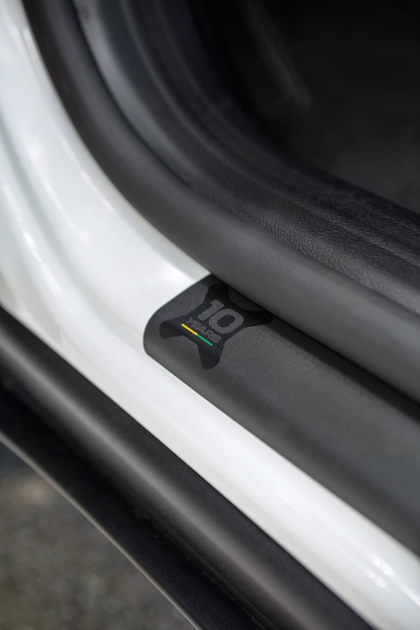 Jeep Renegade Série especial 10 anos produção Jeep detalhe soleira da porta