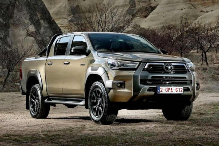 2025 hilux hybrid 48v oxidebronze static