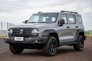 GWM Tank 300 2025 cinza dakar frente parado