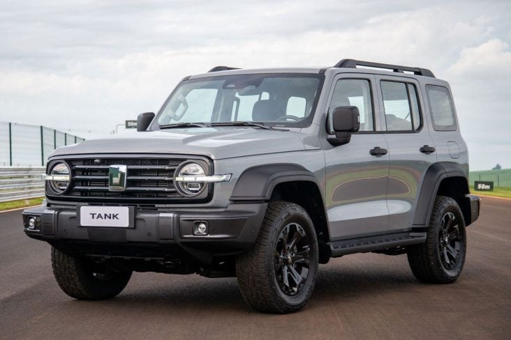 GWM Tank 300 2025 cinza dakar frente parado