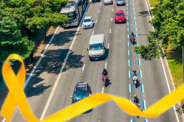 faixa azul para motos divulgação SP, montagem com o laço amarelo do dia amarelo.