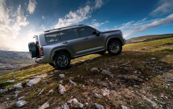 GWM haval h9 prata lateral parado