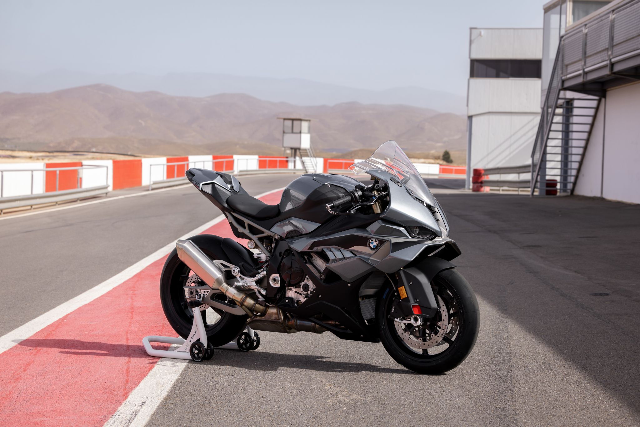 BMW S 1000 RR 2026 (4) BMW S 1000 RR 2026 (4)