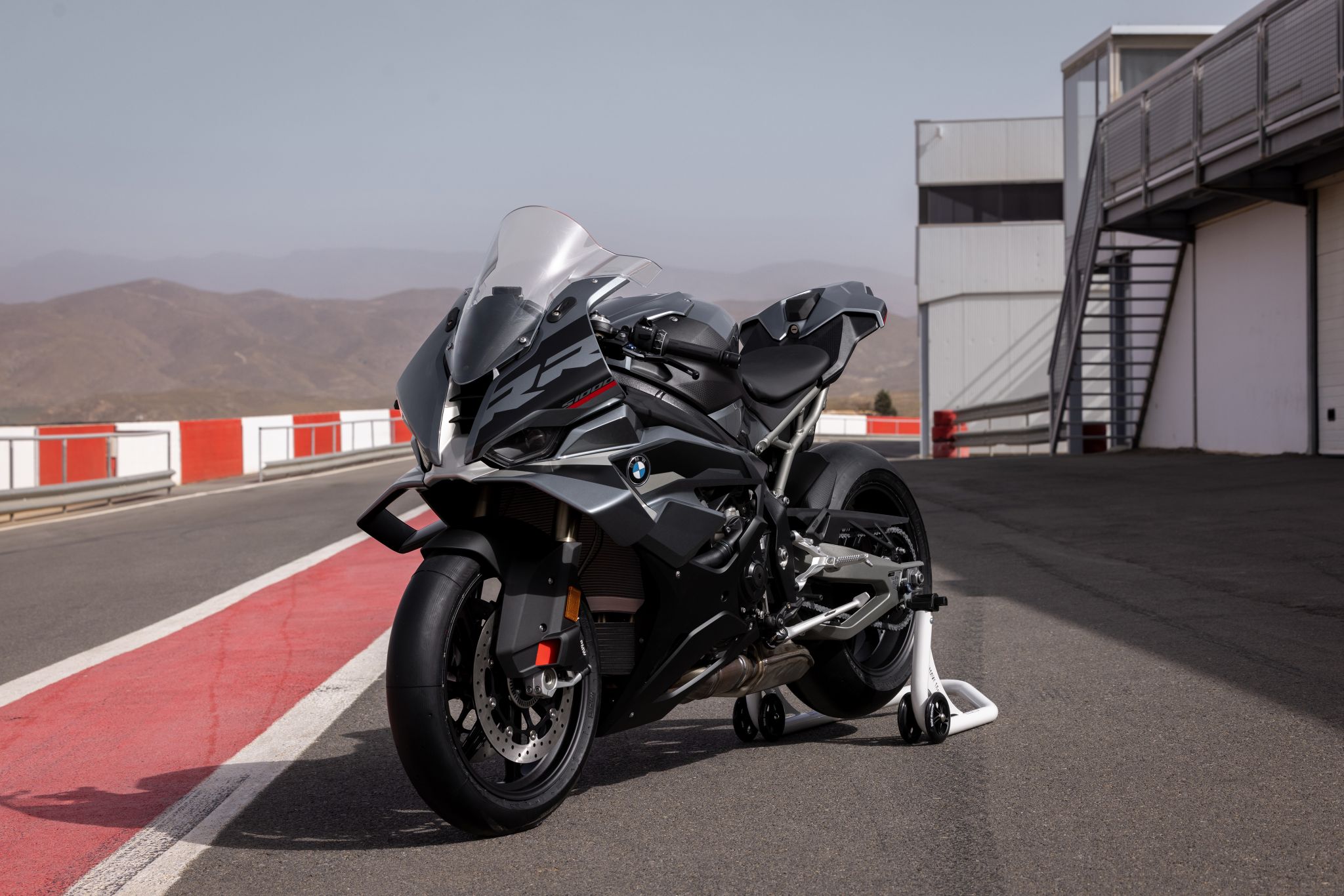 BMW S 1000 RR 2026 (2) BMW S 1000 RR 2026 (2)