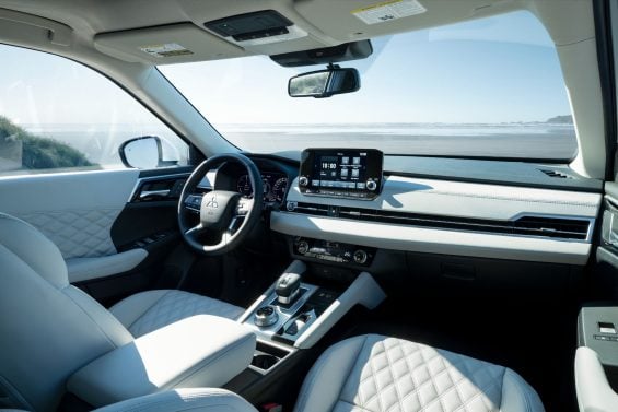 Mitsubishi Outlander PHEV HPE S Interior painel