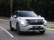 Mitsubishi Outlander PHEV Signature branco diamond frente em movimento