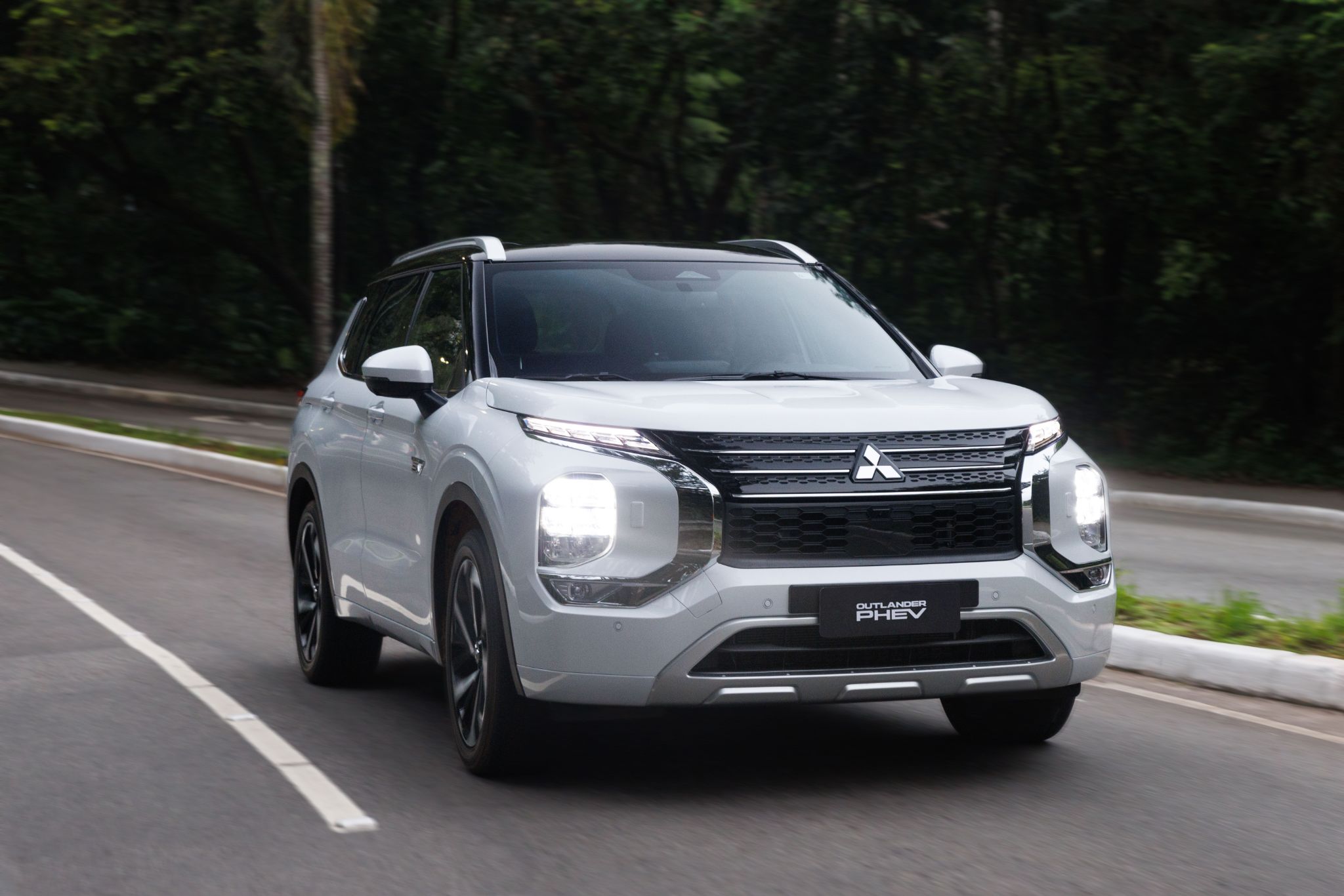 Mitsubishi Outlander PHEV chega mais luxuoso por R$ 374.990