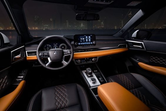 Mitsubishi Outlander PHEV Signature interior painel (2)