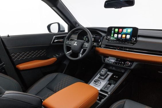 Mitsubishi Outlander PHEV Signature interior painel