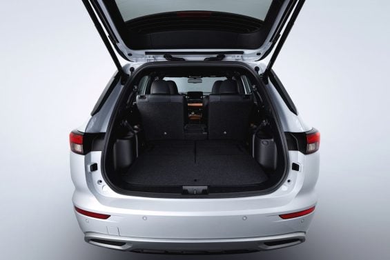 Mitsubishi Outlander PHEV Signature interior porta malas