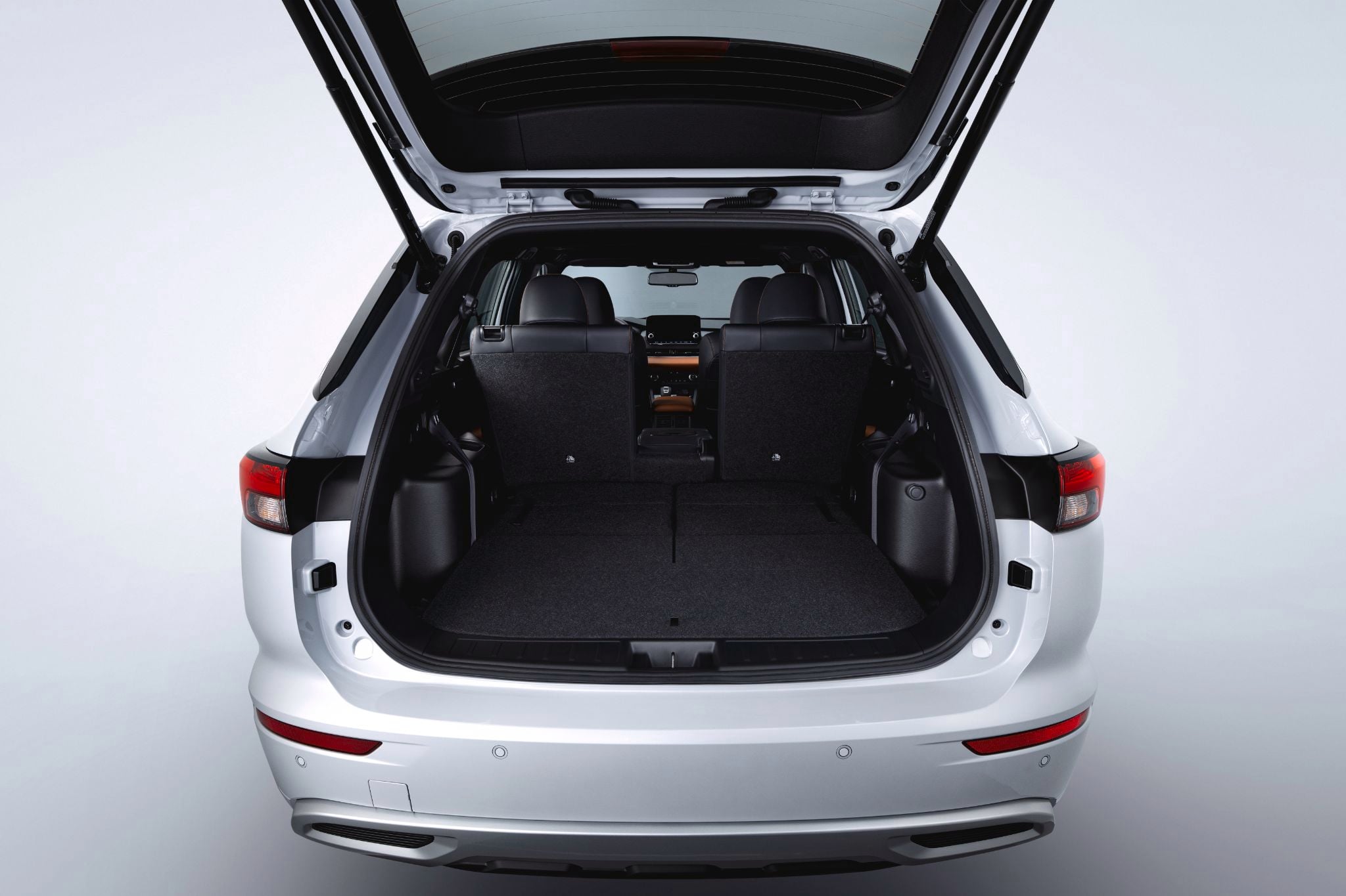Mitsubishi Outlander PHEV Signature interior porta malas