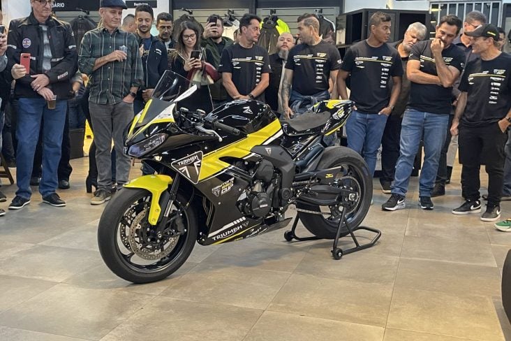 Triumph Daytona 660 MOTO1000GP   (2)
