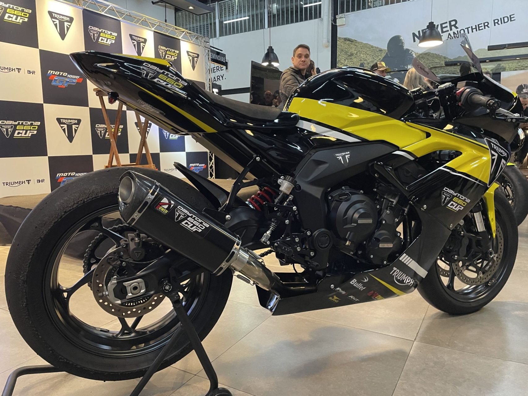 Triumph Daytona 660 MOTO1000GP   (6)