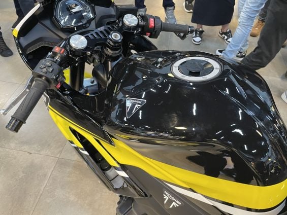 Triumph Daytona 660 MOTO1000GP   (10)