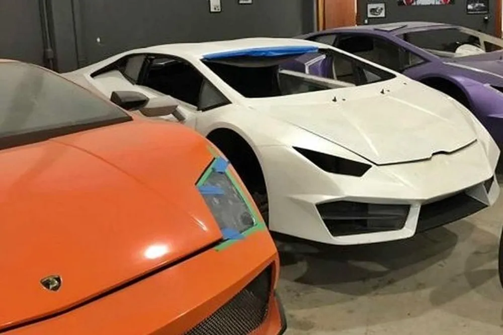 fabrica clandestina transforma carros populares em supercarros rélicas de carrocerias de ferrari lamborghini
