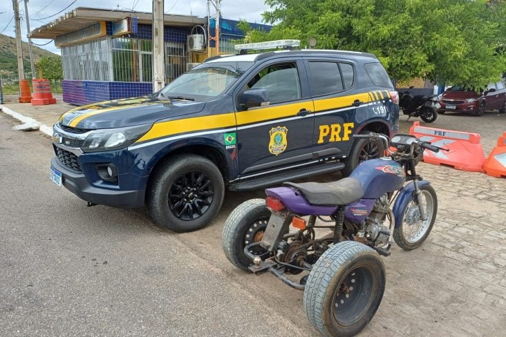 Triciclo ilegal feito com honda cg apreendido pela prf no sertão do pernambuco