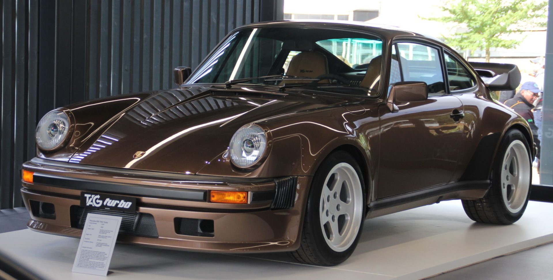 Porsche 911 TAG Turbo by Lanzante marrom wikimedia
