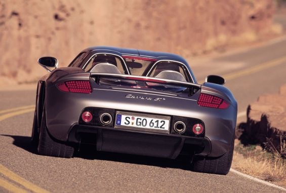 porsche carrera gt prata traseira
