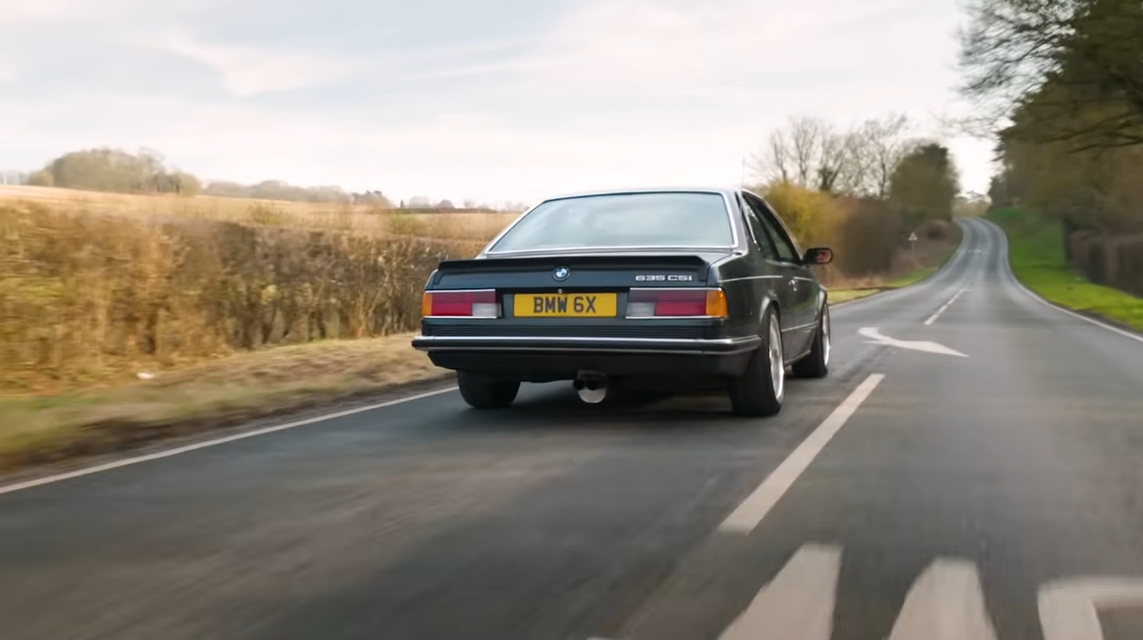 bmw-m635csi-preto-traseira-na-estrada.png