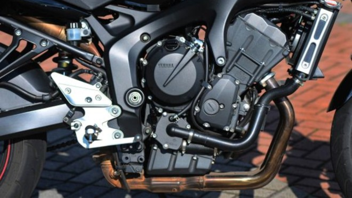 Yamaha FZ600 (4)