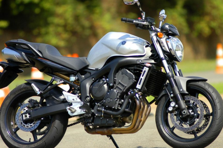Yamaha FZ600