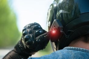 Capacete com Bluetooth e intercomunicador (1)