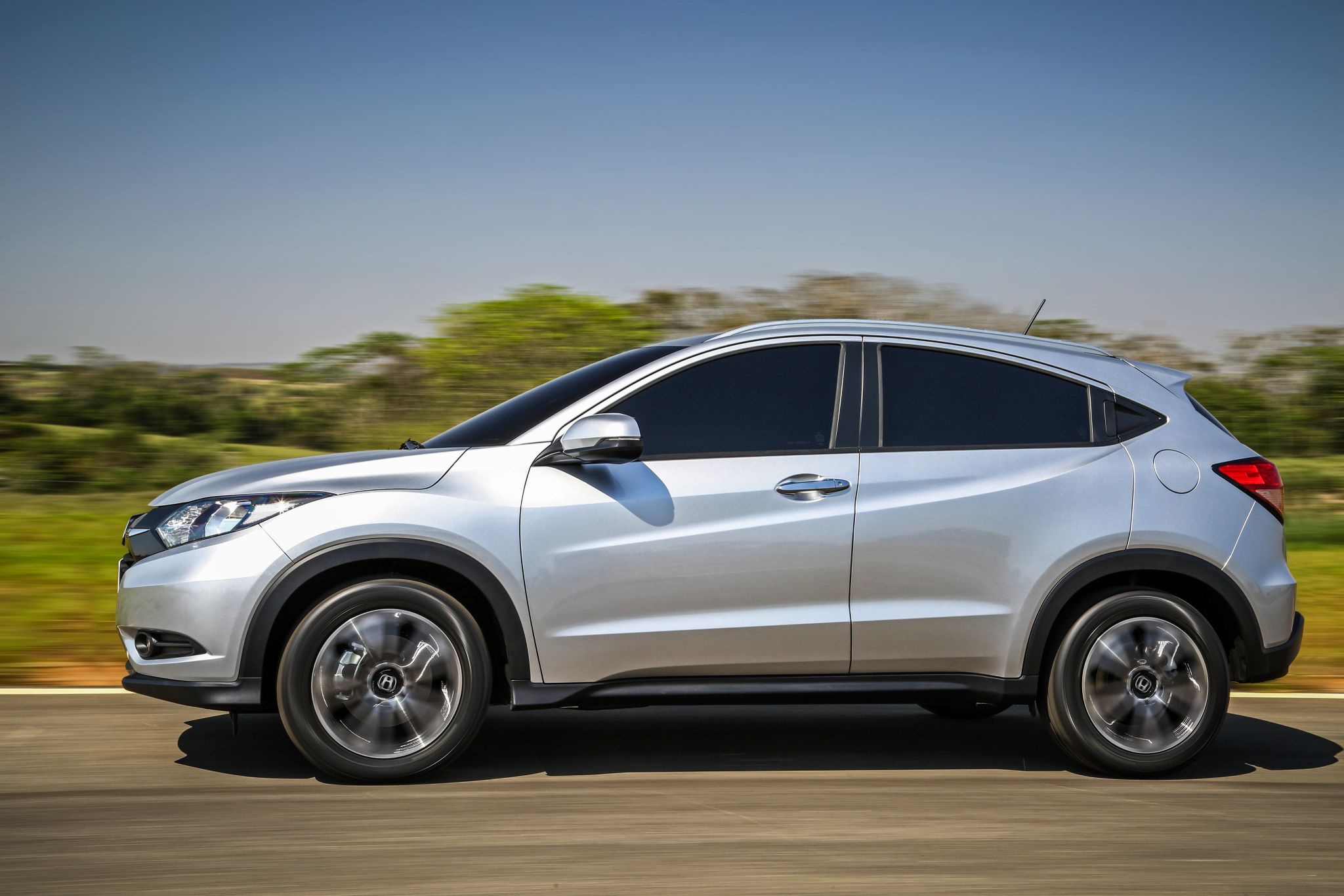 HONDA HR V 2018 PRATA EM MOVIMENTO LATERAL