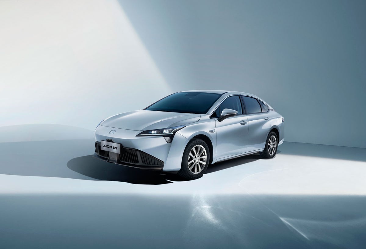 GAC Aion ES prata frente