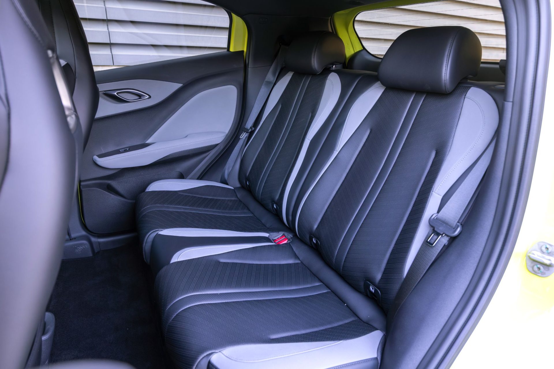 byd dolphin surf interior banco traseiro
