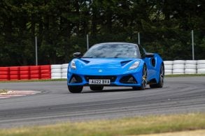 lotus emira first edition black pack azul frente