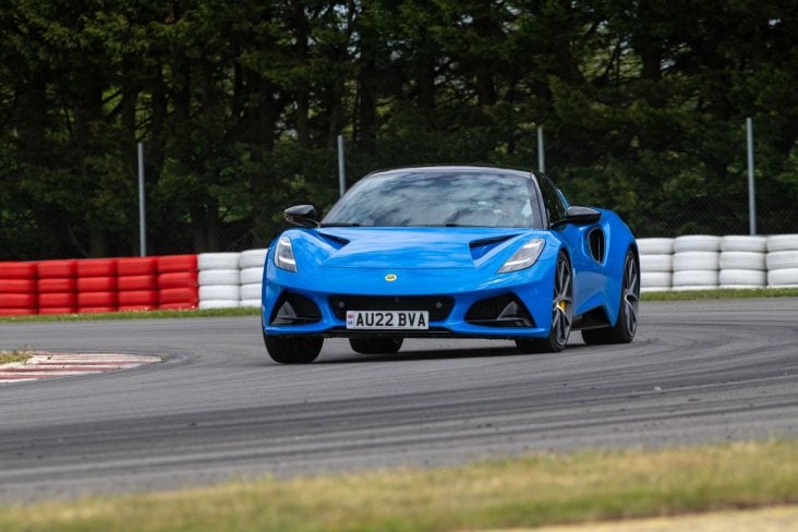 lotus emira first edition black pack azul frente