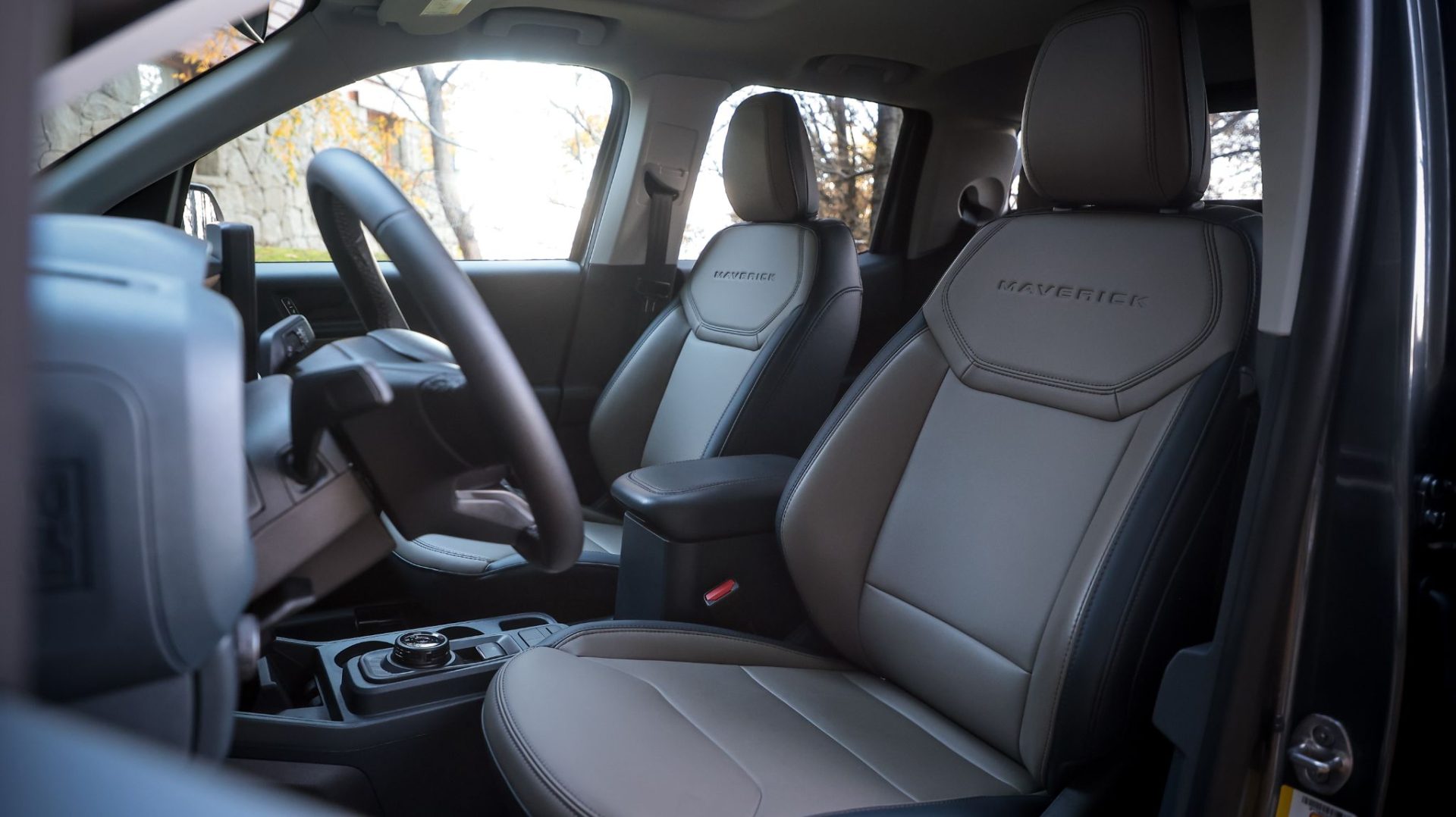 Ford Maverick Hybrid 2025 interior bancos dianteiros