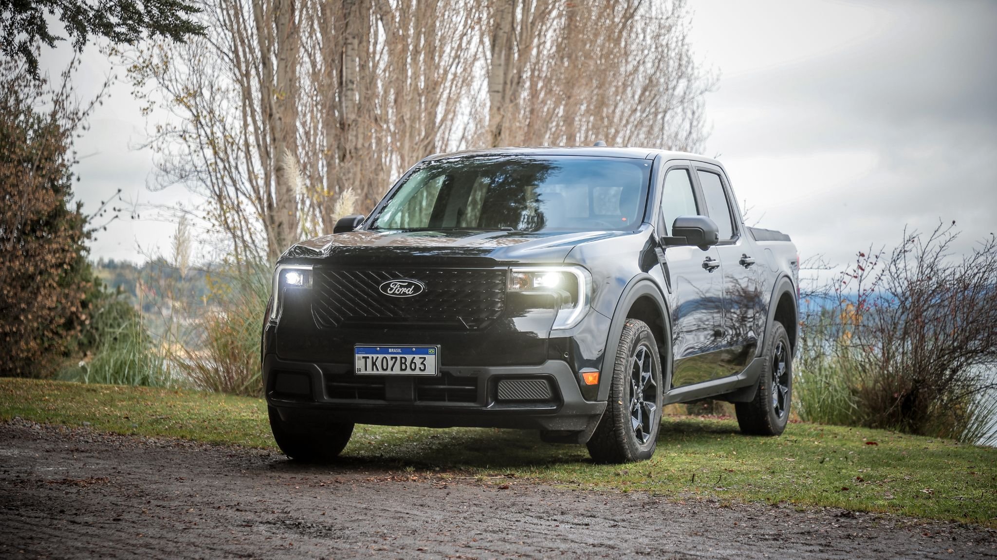 Ford Maverick Lariat Black 2025 preta frente parada (3)