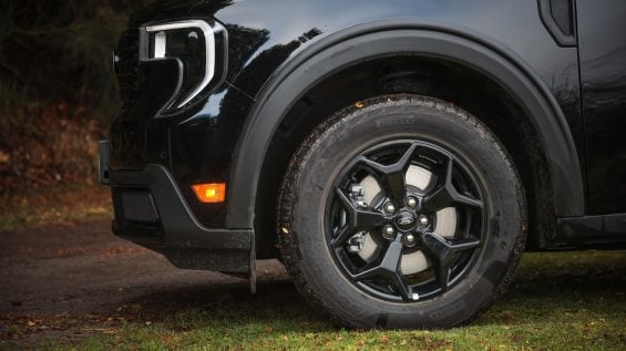 Ford Maverick Lariat Black 2025 preta roda