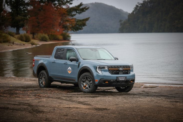 Ford Maverick Tremor cinza na patagonia frente parada