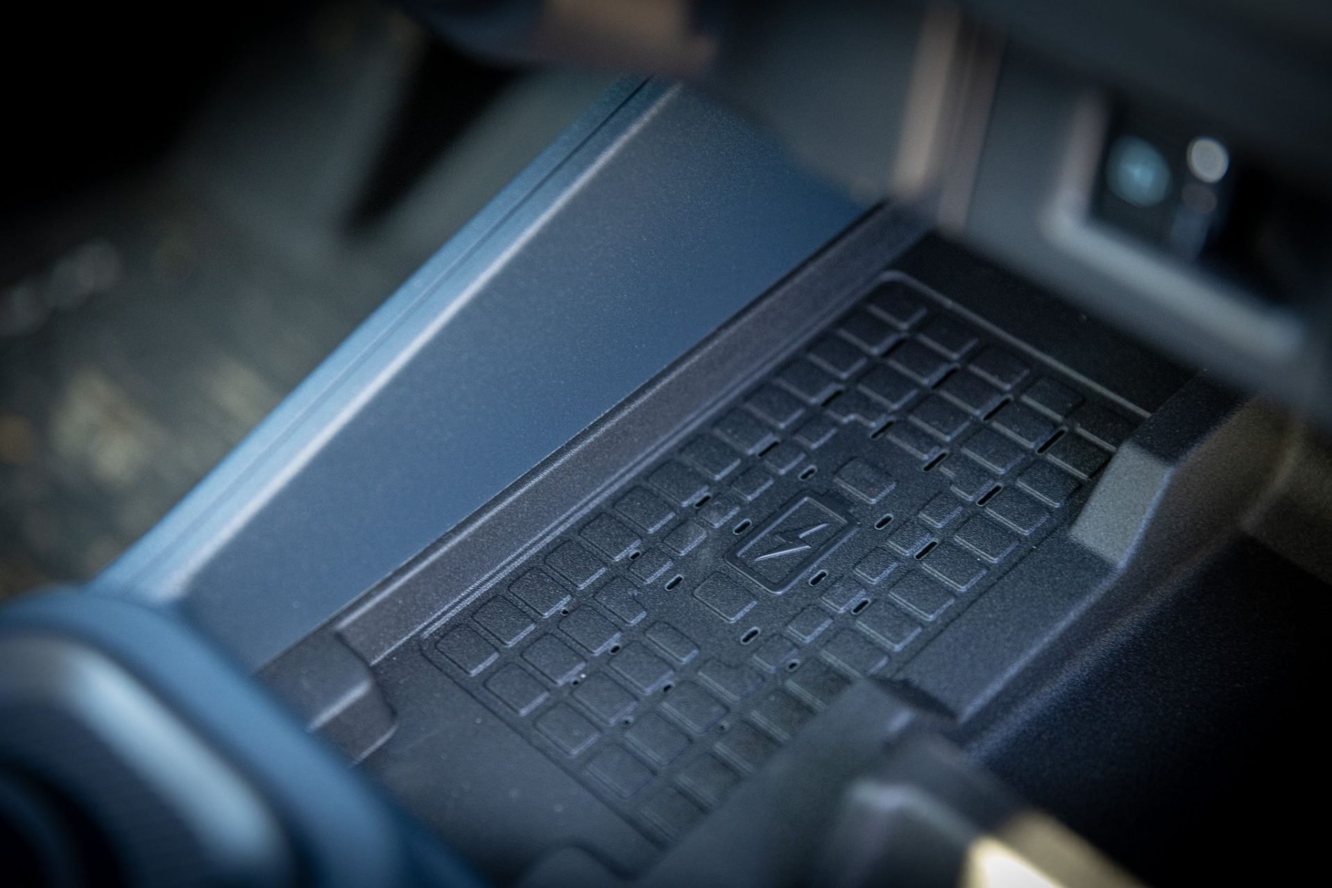 Ford Maverick Tremor interior carregador por indução