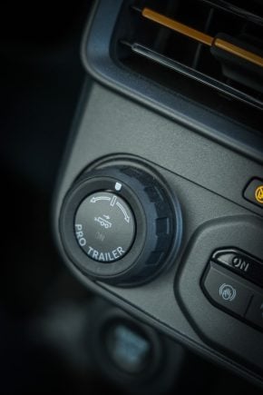 Ford Maverick Tremor interior controle do reboque