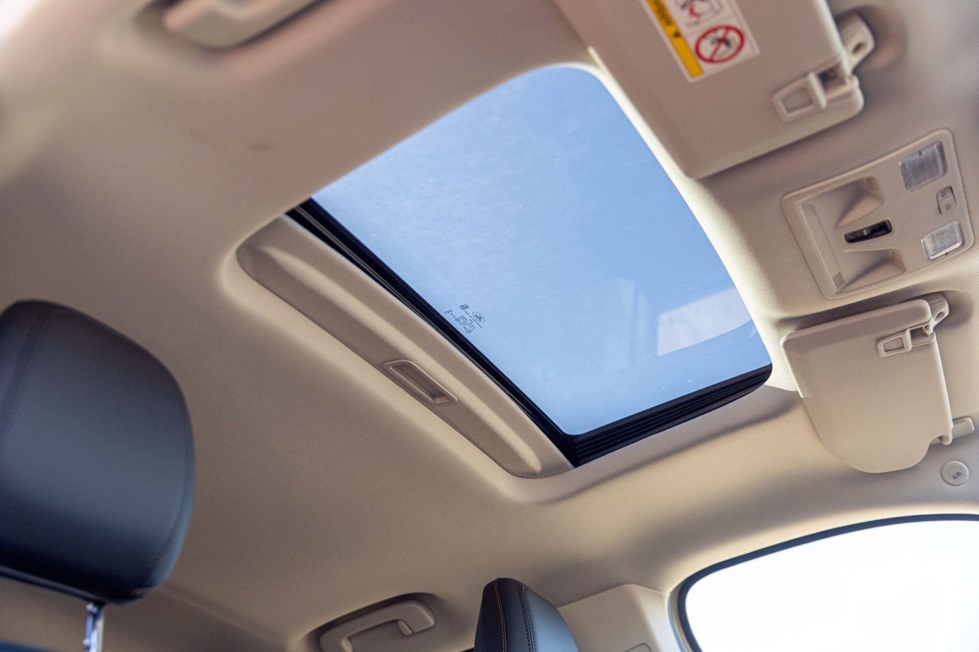 Ford Maverick Tremor interior teto solar