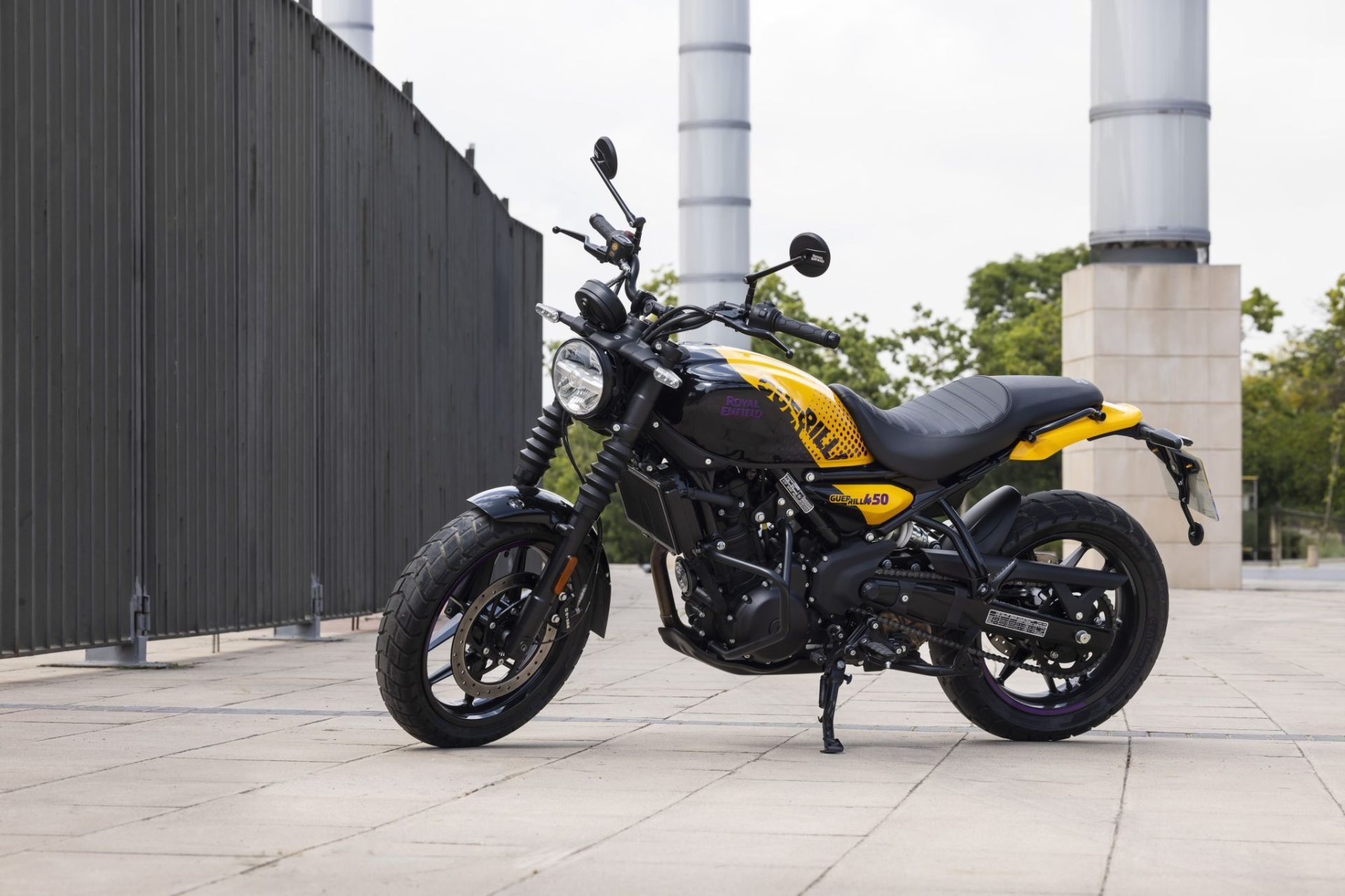 Royal Enfield Guerrilla 450 Yellow Ribbon(1)