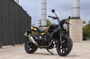 Royal Enfield Guerrilla 450 Yellow Ribbon(2)