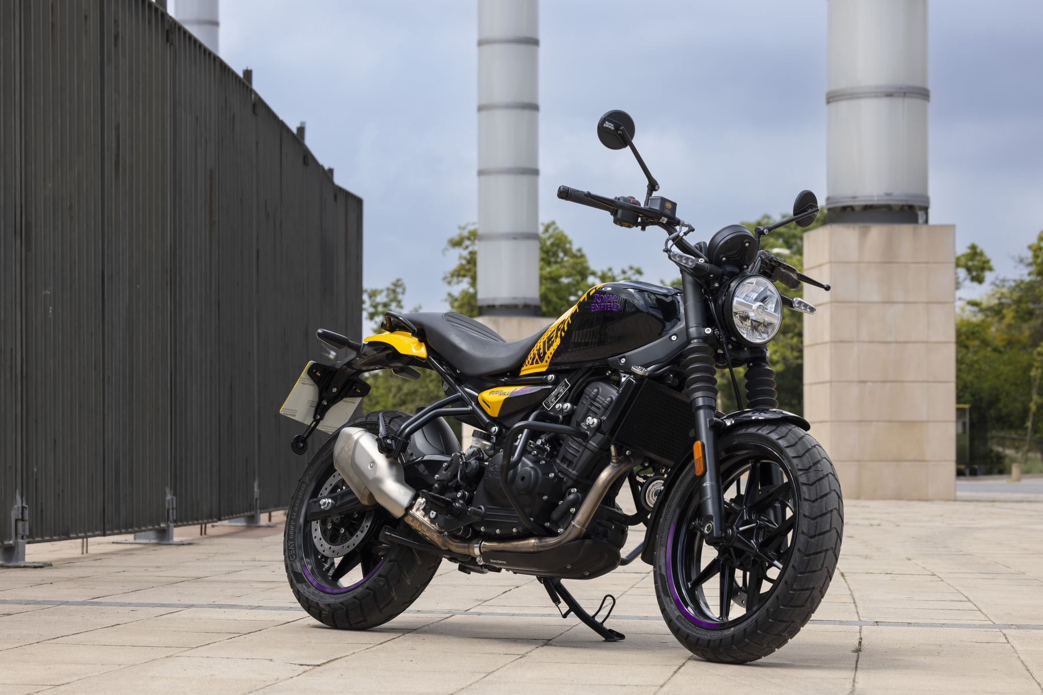 Royal Enfield Guerrilla 450 Yellow Ribbon(2)