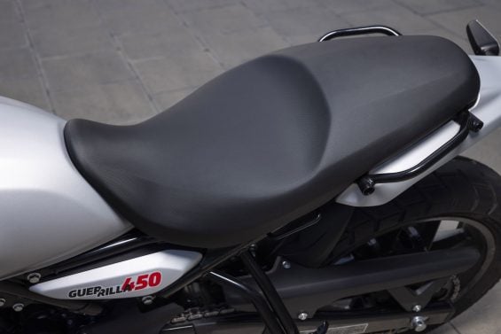 Royal Enfield Guerrilla 450 Seat(4)