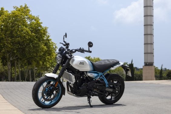 Royal Enfield Guerrilla 450 Brava Blue(8)