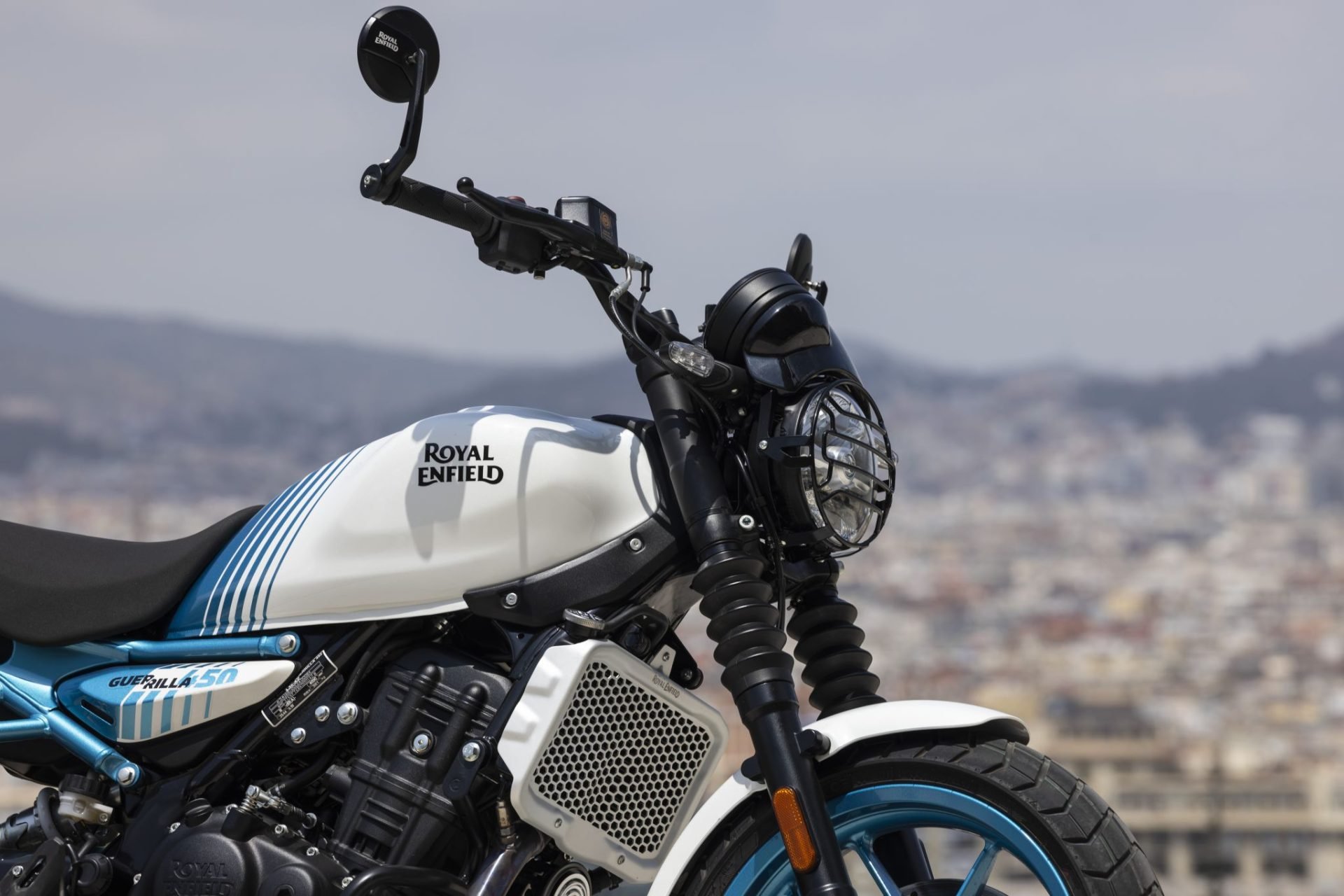 Royal Enfield Guerrilla 450 Brava Blue(3)