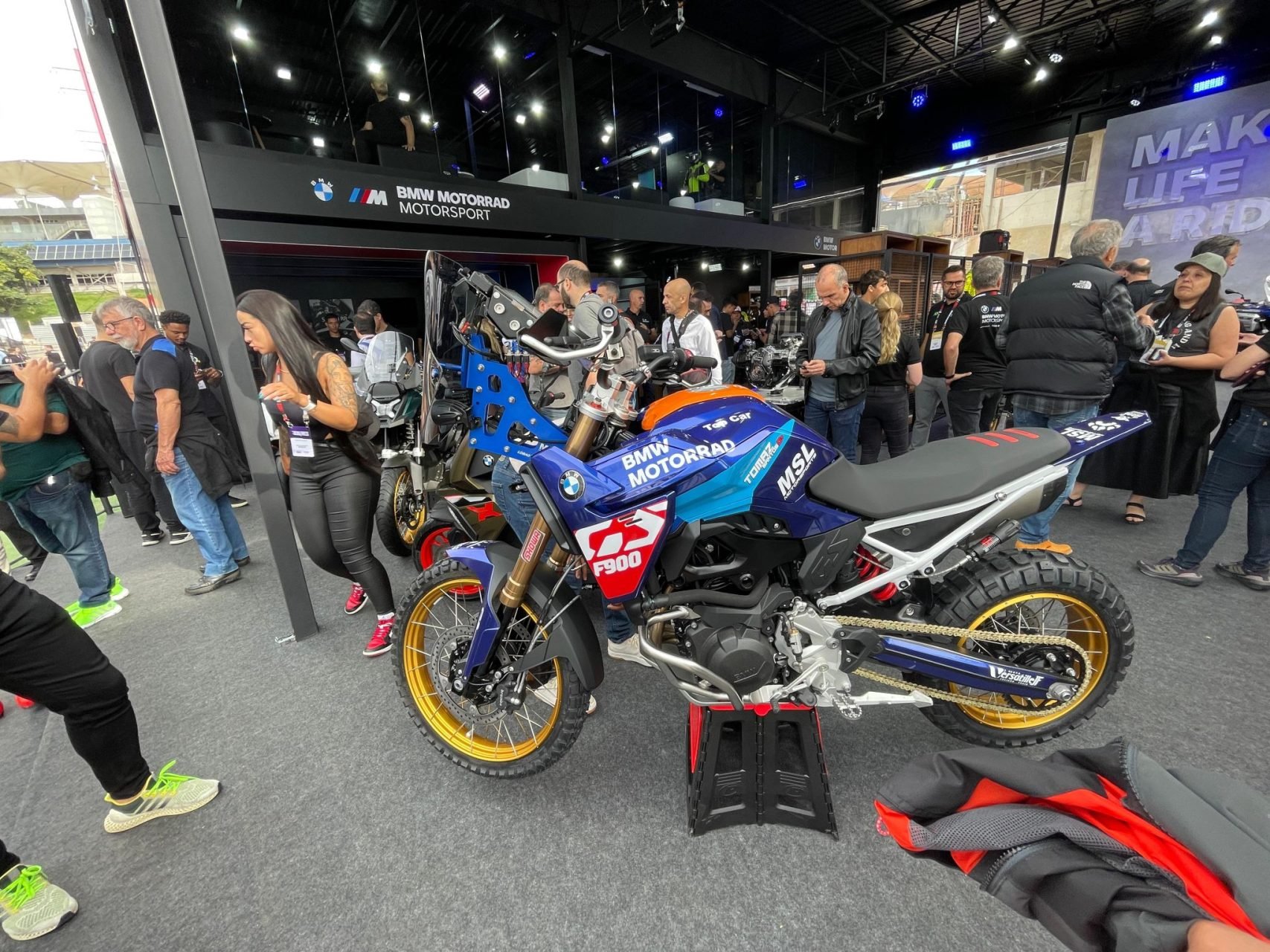 BMW F 900 Pro preparada